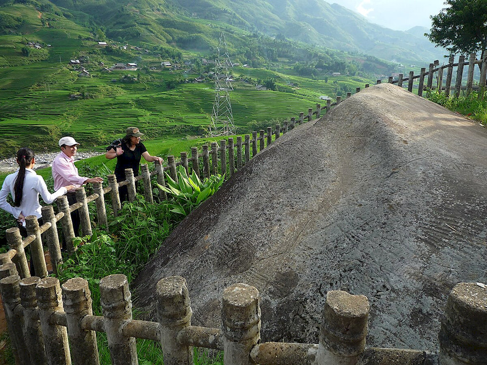 Visitors can join sightseeing tours that combine visits to the ancient stone beach and nearby places